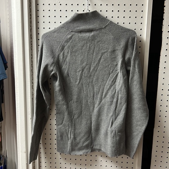 Sweater - Picture 4 of 4